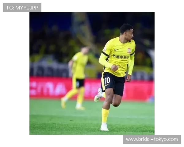 西海岸19岁中场杨展彭迎职业首秀 西海岸19岁中场杨展彭迎职业首秀